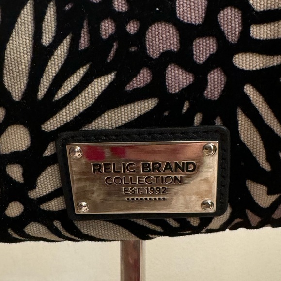 RELIC 🎁 BRAND COLLECTION 🎁 Canvas Sunflower Design with Black Velvet Flocking 🎁 - Picture 3 of 9